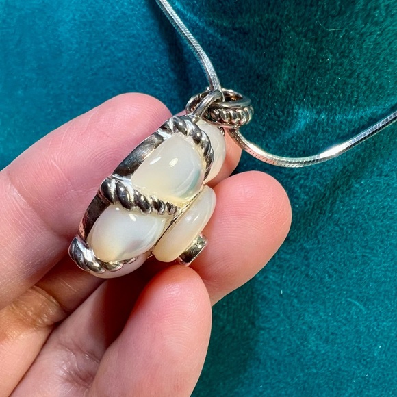 Judith Ripka necklace SS MOP Conch shell/CZ pendant/Milor 925 chain 16” - Picture 8 of 13
